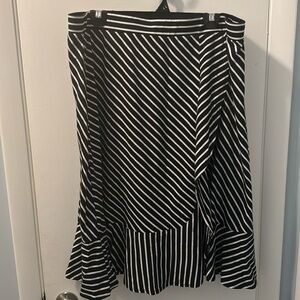 New! Never worn! Denim & Company Black & White Pull On Skirt. Size 1X